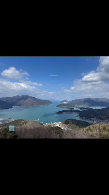 技能実習3年プログラム生にはJalan Jalan(さんぽ)の行事があります。五老スカイタワーに登り、丸亀製麺でうどんをたべて、仕事に来て行く服をプレゼントしています😊
これから実習を頑張るみんなを応援しています📣
#インドネシア #特定技能 #農業 #技能実習生 #技能実習 #ライズneo